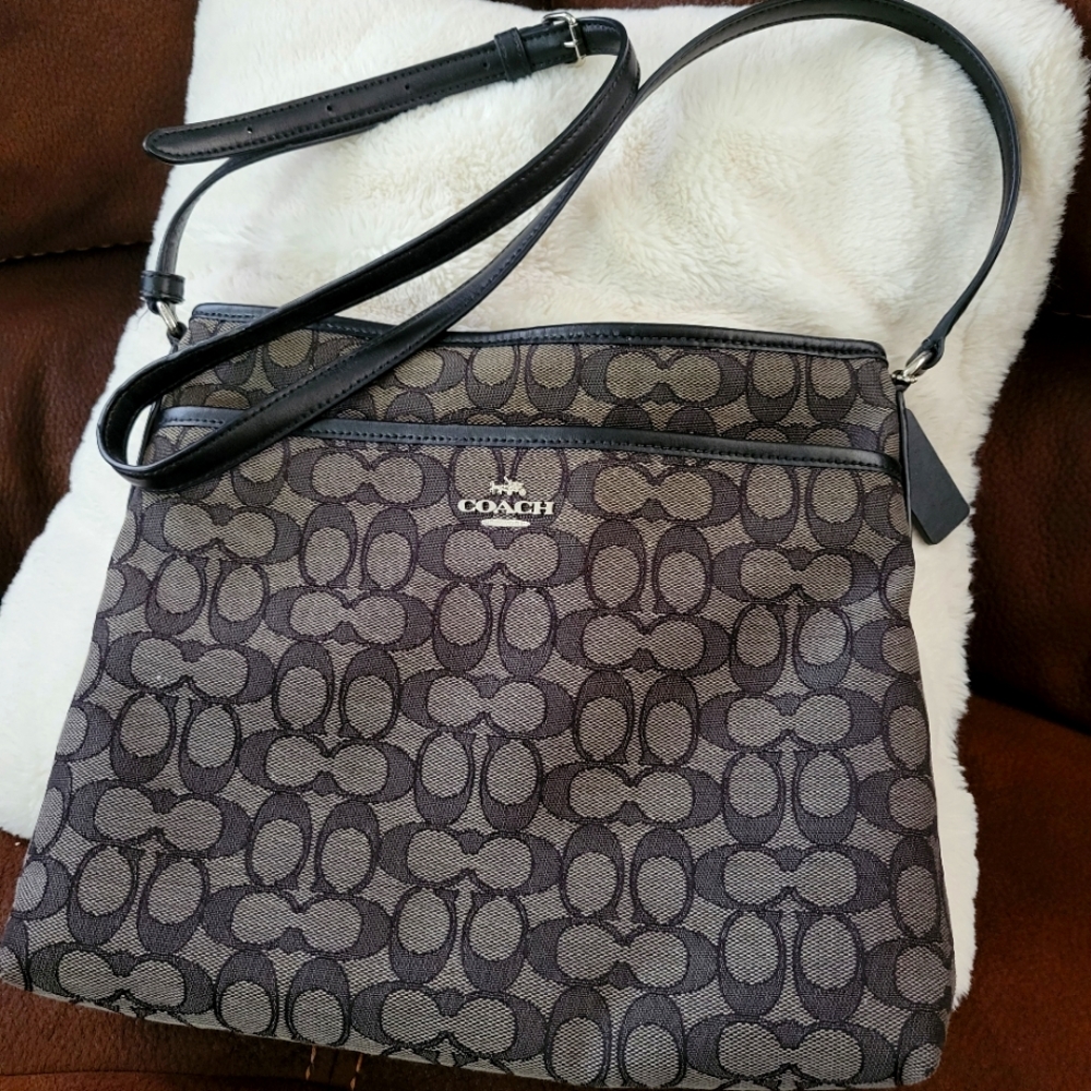 Coach in signature Canvas Crossbody Bag
